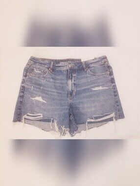 AMERICAN EAGLE MOM SHORTS